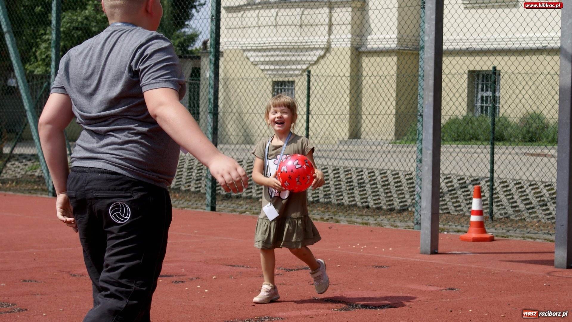 Zdjęcie w galerii na portalu naszraciborz.pl: Magiczny Domek w bibliotece wiadomości z regionu
