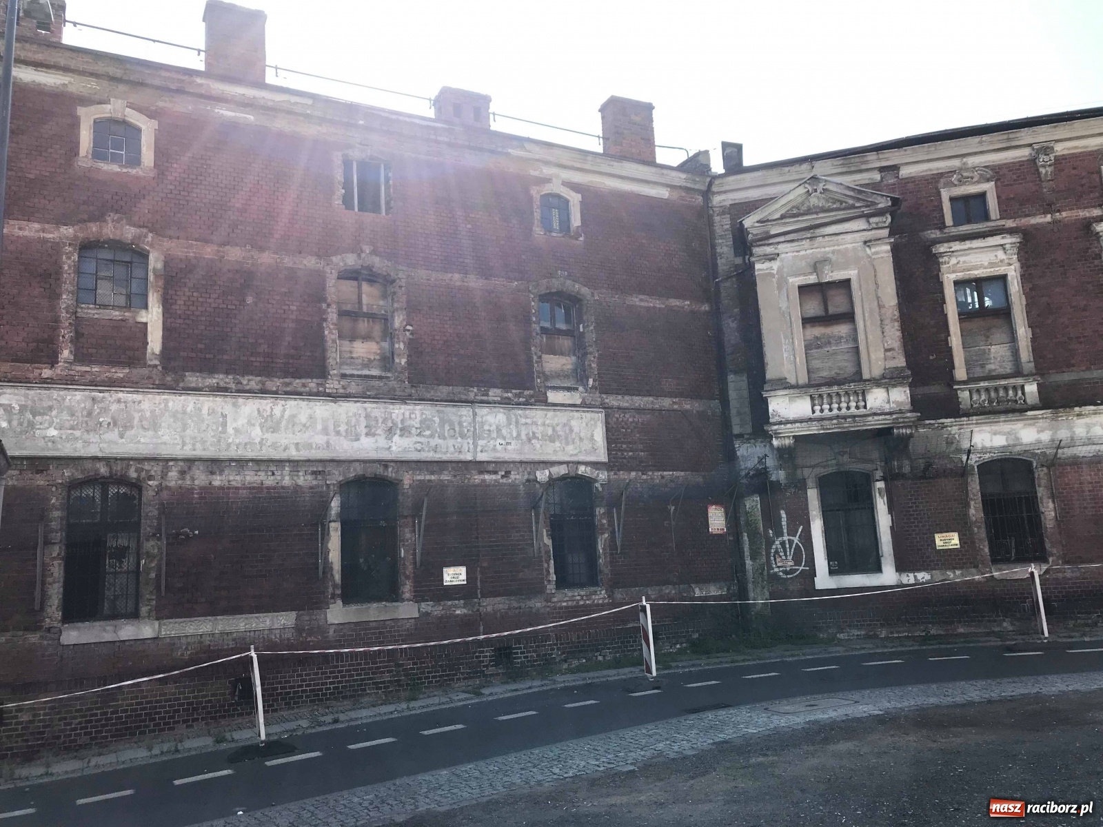 Zdjęcie w galerii na portalu naszraciborz.pl: Komornik wystawił na licytację starą winiarnię przy Zborowej [FOTO i WIDEO] wiadomości z regionu