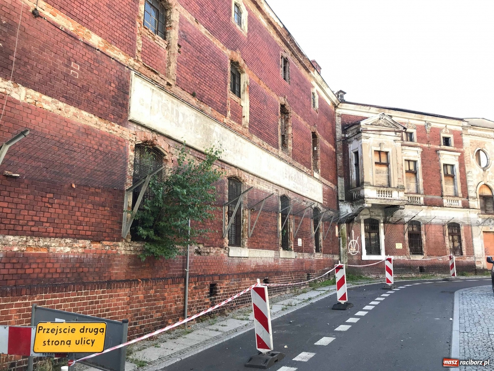 Zdjęcie w galerii na portalu naszraciborz.pl: Komornik wystawił na licytację starą winiarnię przy Zborowej [FOTO i WIDEO] wiadomości z regionu