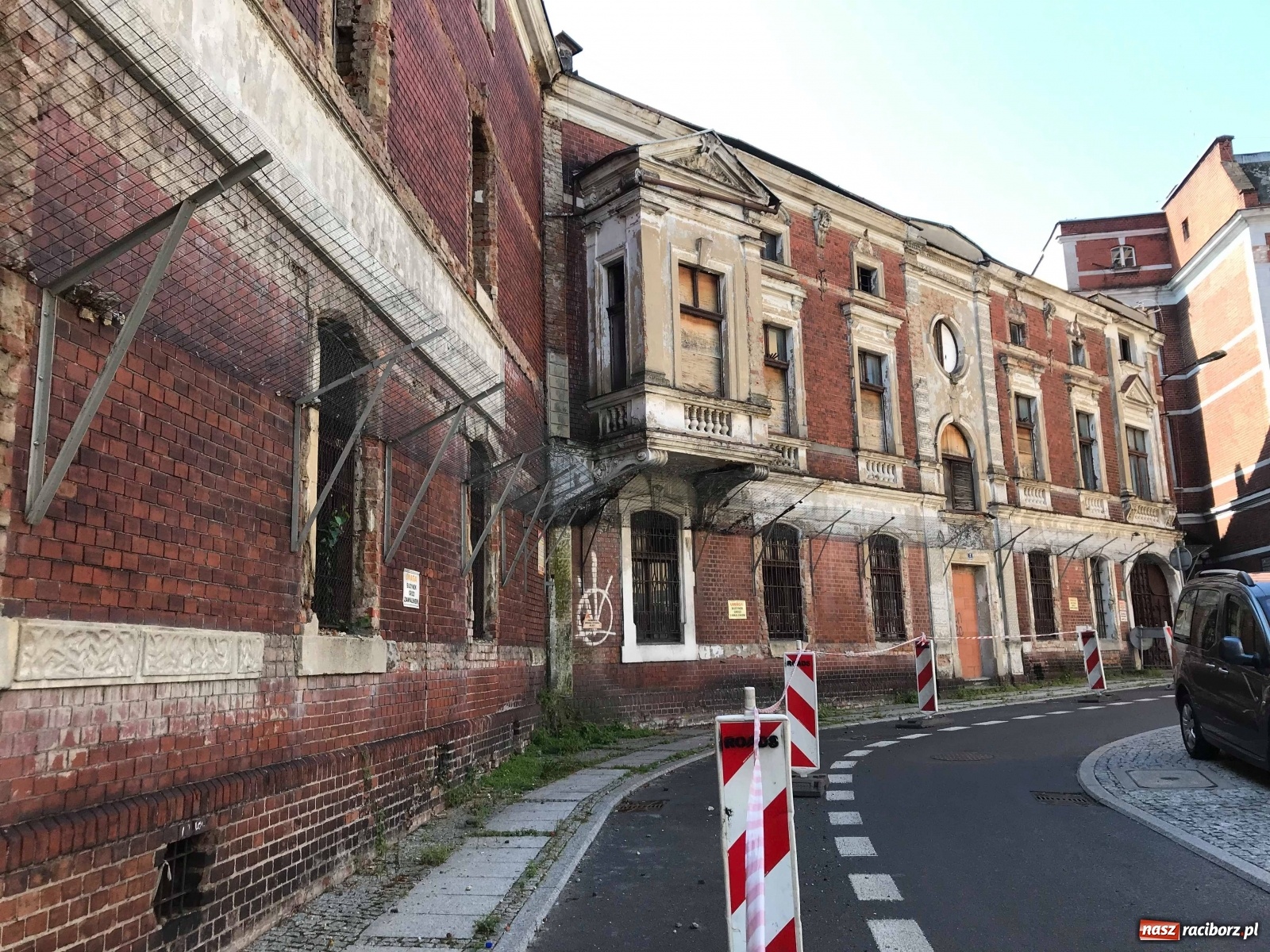 Zdjęcie w galerii na portalu naszraciborz.pl: Komornik wystawił na licytację starą winiarnię przy Zborowej [FOTO i WIDEO] wiadomości z regionu