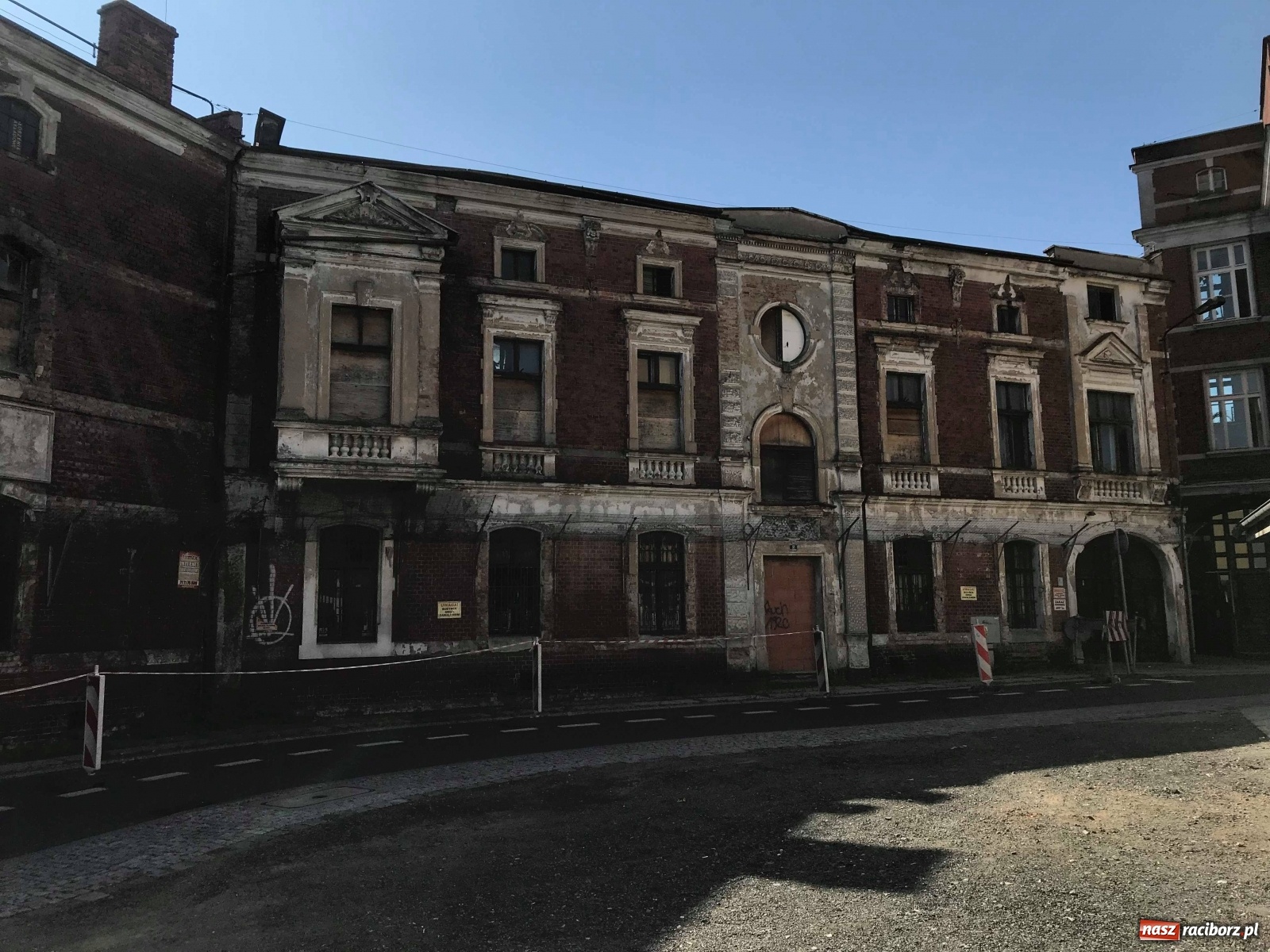 Zdjęcie w galerii na portalu naszraciborz.pl: Komornik wystawił na licytację starą winiarnię przy Zborowej [FOTO i WIDEO] wiadomości z regionu