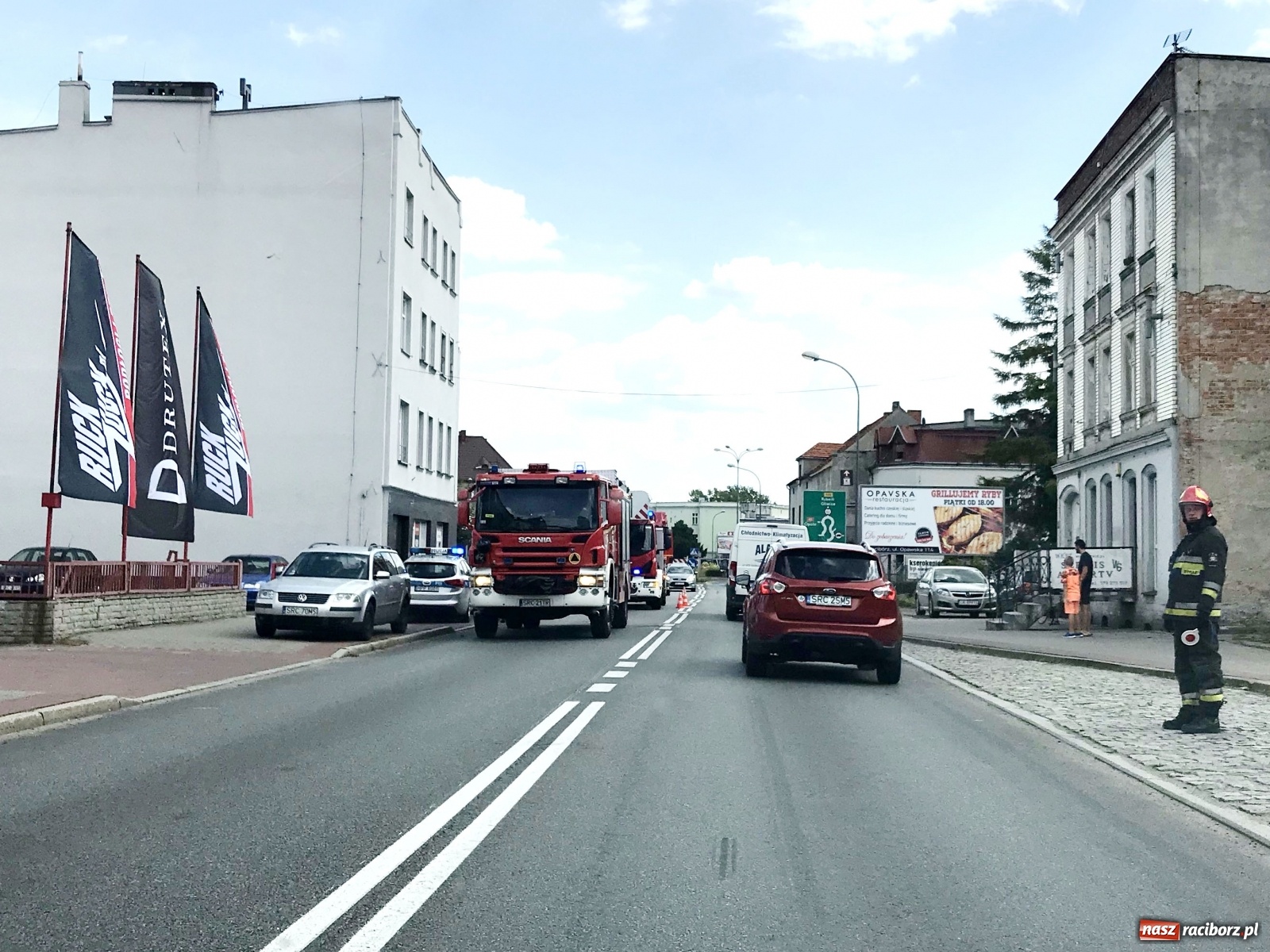 Zdjęcie w galerii na portalu naszraciborz.pl: Trzy zastępy w akcji na Głubczyckiej [FOTO]  wiadomości z regionu