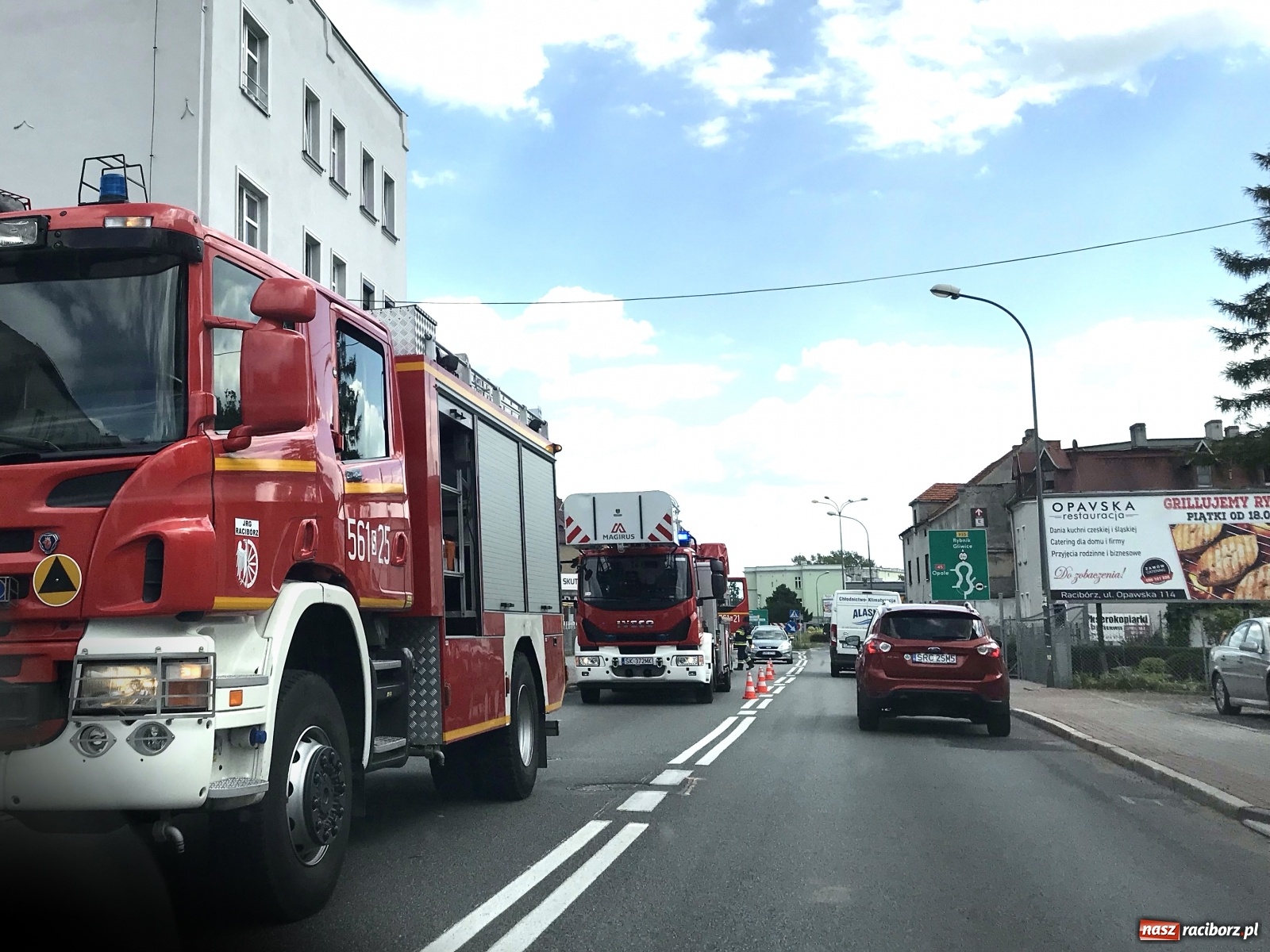Zdjęcie w galerii na portalu naszraciborz.pl: Trzy zastępy w akcji na Głubczyckiej [FOTO]  wiadomości z regionu