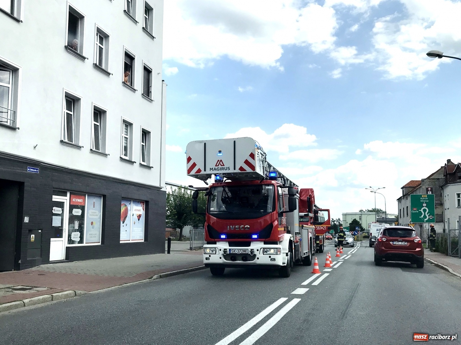 Zdjęcie w galerii na portalu naszraciborz.pl: Trzy zastępy w akcji na Głubczyckiej [FOTO]  wiadomości z regionu