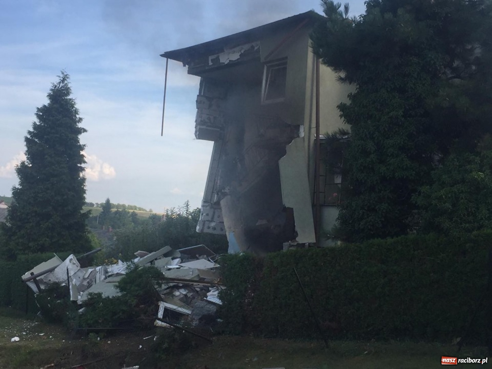 Zdjęcie w galerii na portalu naszraciborz.pl: Niedaleko Krzanowic wybuchła bomba  wiadomości z regionu