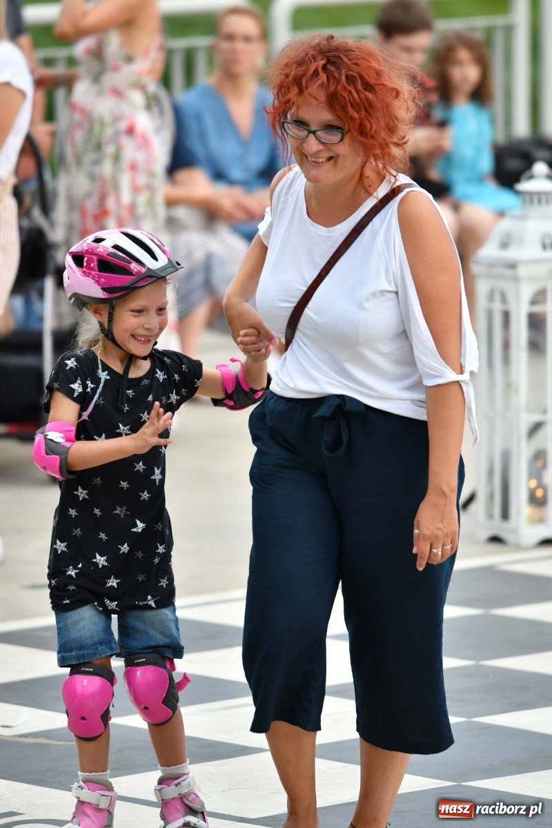 Zdjęcie w galerii na portalu naszraciborz.pl: Kubańskie rytmy rozbujały betonową przystań  wiadomości z regionu