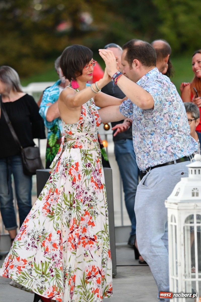 Zdjęcie w galerii na portalu naszraciborz.pl: Kubańskie rytmy rozbujały betonową przystań  wiadomości z regionu