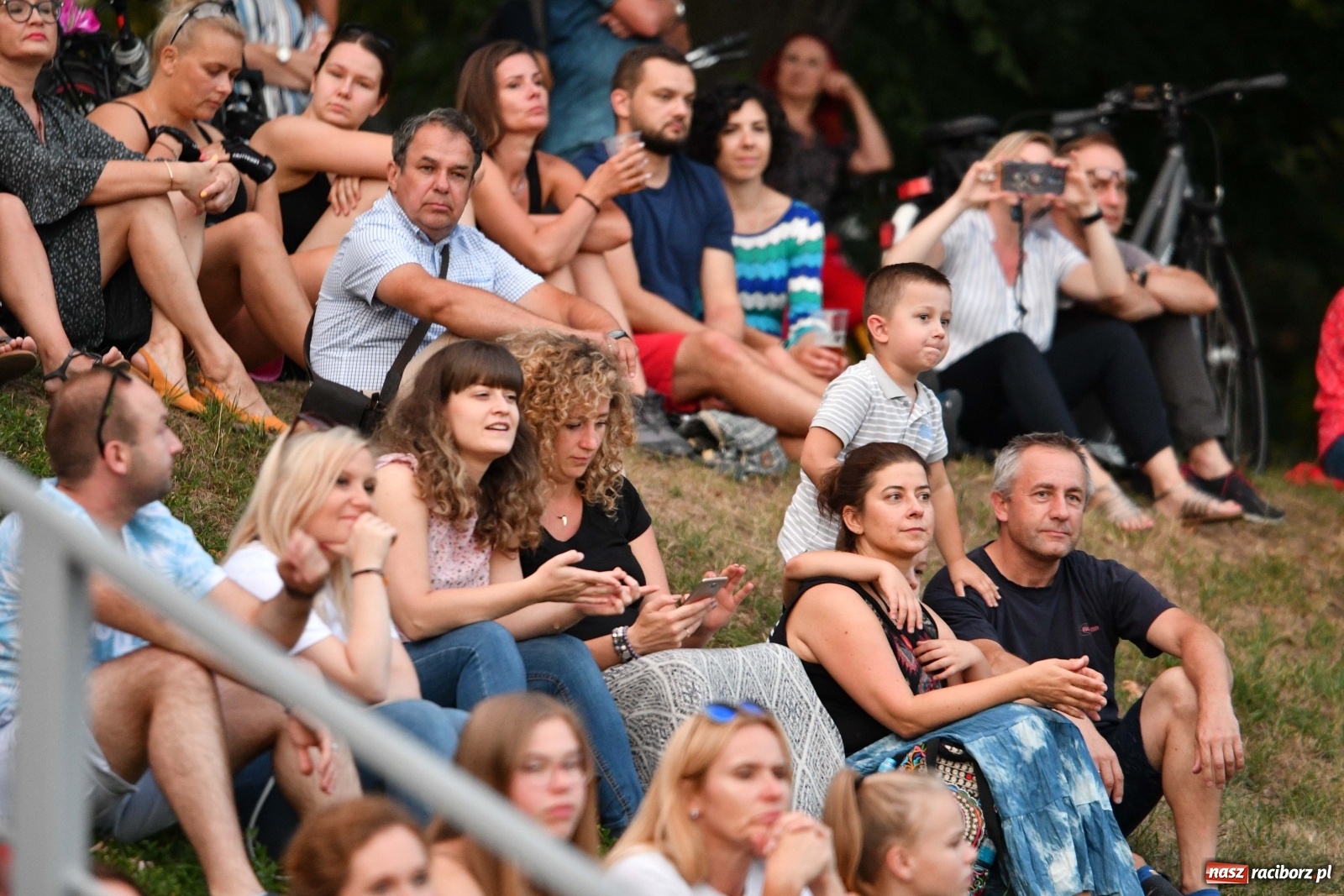 Zdjęcie w galerii na portalu naszraciborz.pl: Kubańskie rytmy rozbujały betonową przystań  wiadomości z regionu
