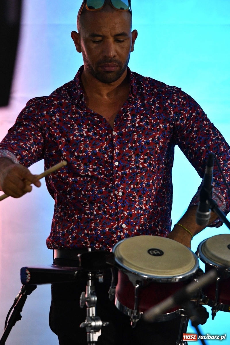 Zdjęcie w galerii na portalu naszraciborz.pl: Kubańskie rytmy rozbujały betonową przystań  wiadomości z regionu