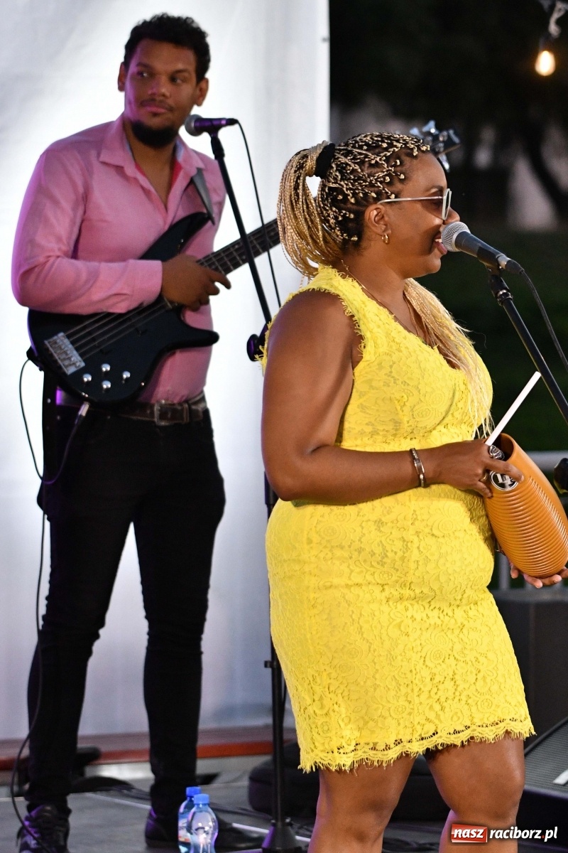 Zdjęcie w galerii na portalu naszraciborz.pl: Kubańskie rytmy rozbujały betonową przystań  wiadomości z regionu