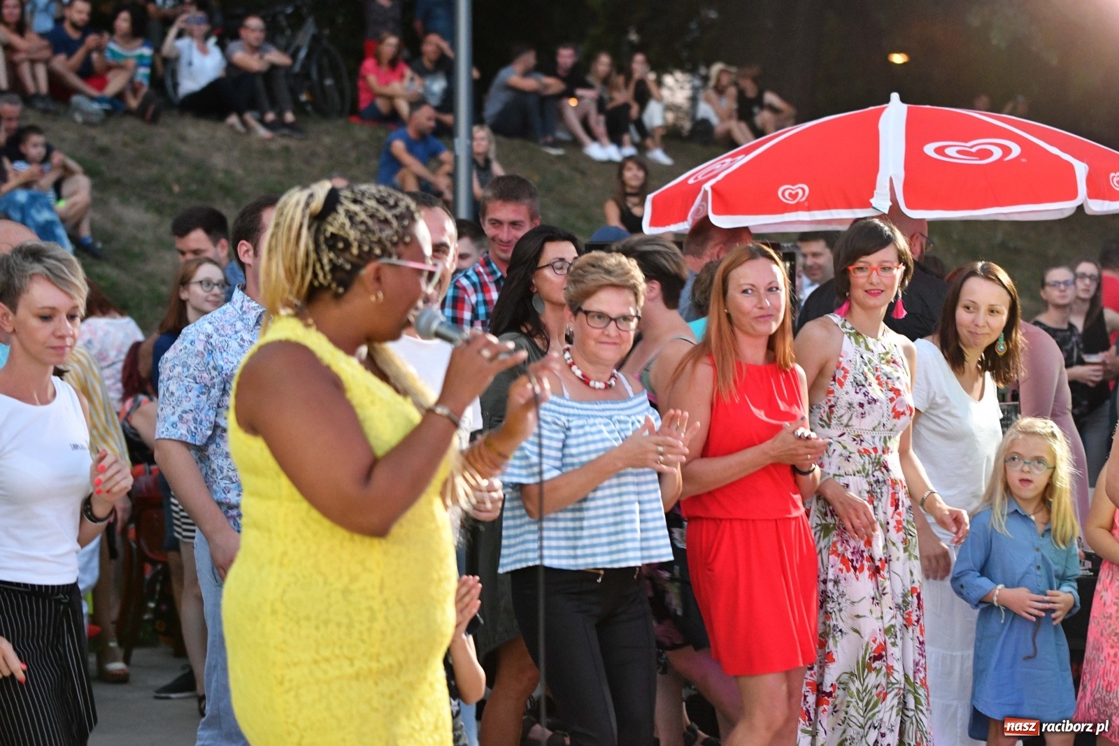 Zdjęcie w galerii na portalu naszraciborz.pl: Kubańskie rytmy rozbujały betonową przystań  wiadomości z regionu