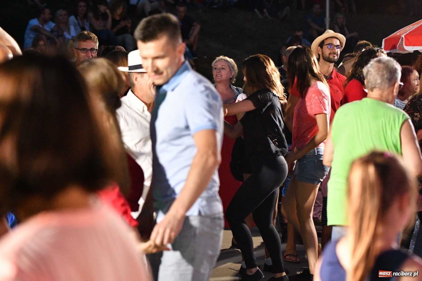 Zdjęcie w galerii na portalu naszraciborz.pl: Kubańskie rytmy rozbujały betonową przystań  wiadomości z regionu