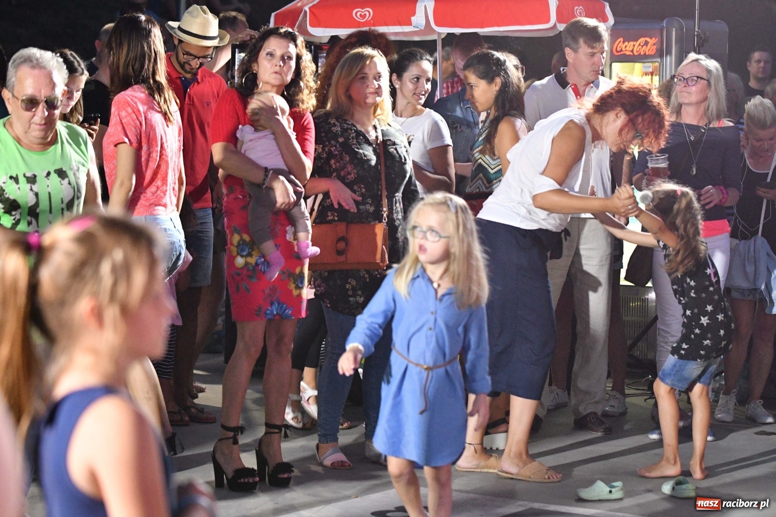 Zdjęcie w galerii na portalu naszraciborz.pl: Kubańskie rytmy rozbujały betonową przystań  wiadomości z regionu