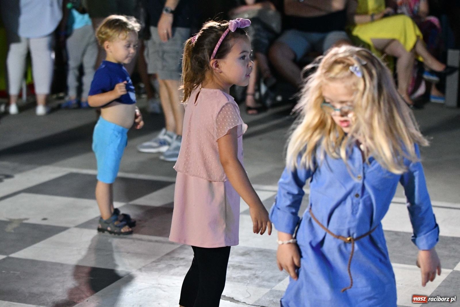 Zdjęcie w galerii na portalu naszraciborz.pl: Kubańskie rytmy rozbujały betonową przystań  wiadomości z regionu