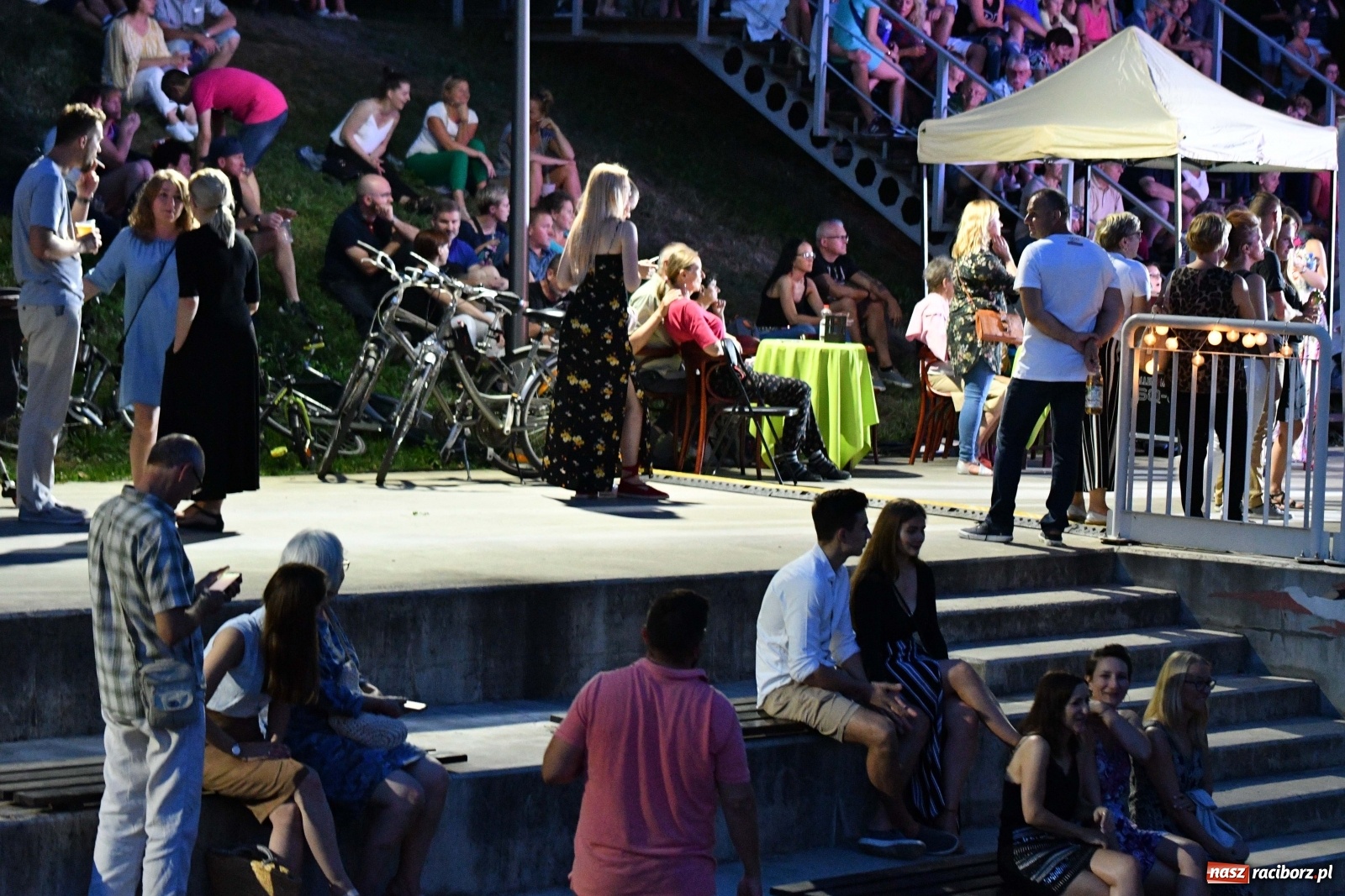 Zdjęcie w galerii na portalu naszraciborz.pl: Kubańskie rytmy rozbujały betonową przystań  wiadomości z regionu