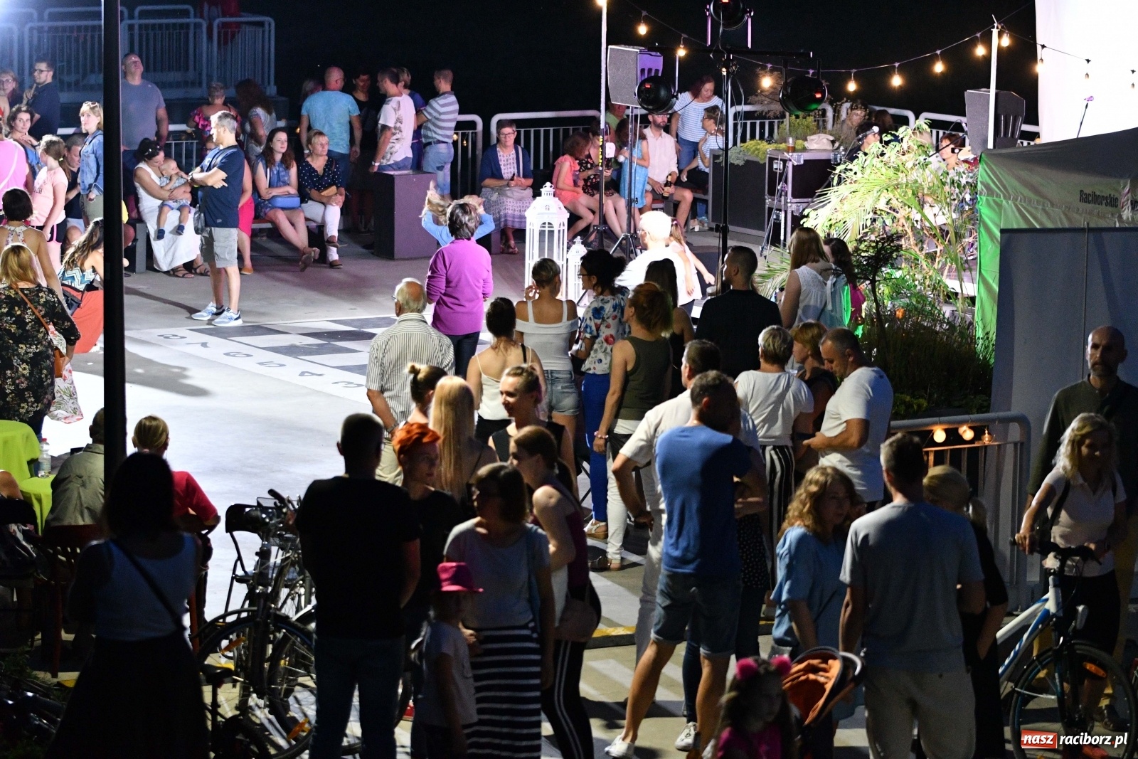 Zdjęcie w galerii na portalu naszraciborz.pl: Kubańskie rytmy rozbujały betonową przystań  wiadomości z regionu