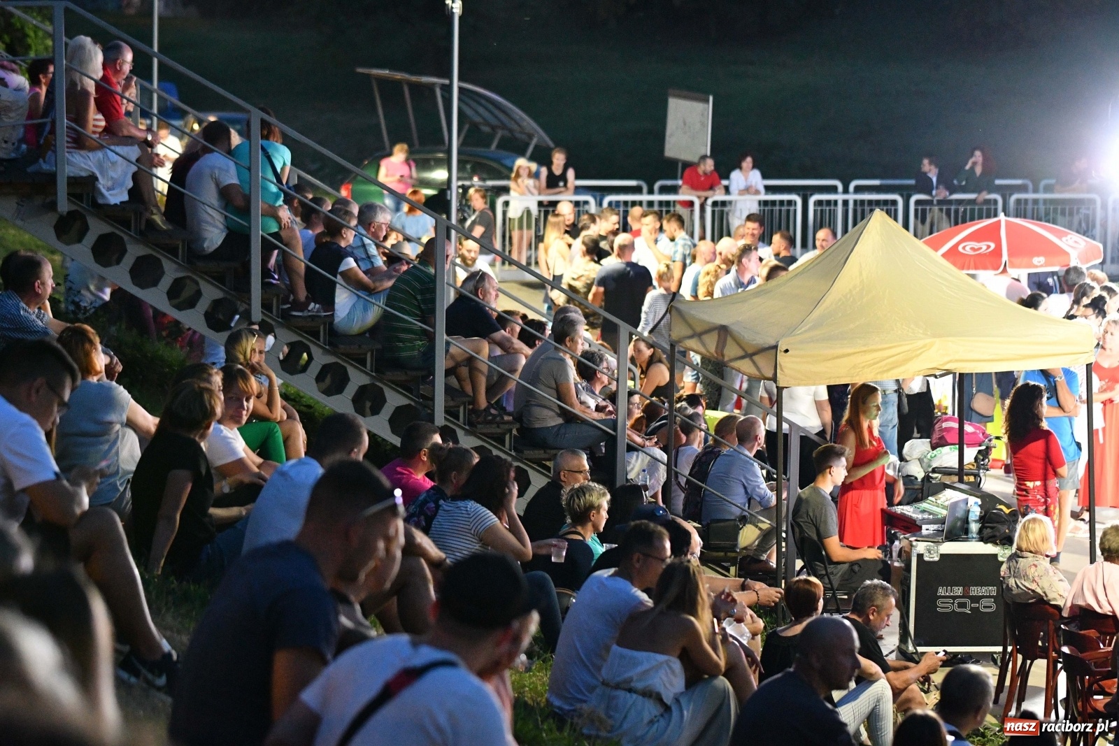 Zdjęcie w galerii na portalu naszraciborz.pl: Kubańskie rytmy rozbujały betonową przystań  wiadomości z regionu