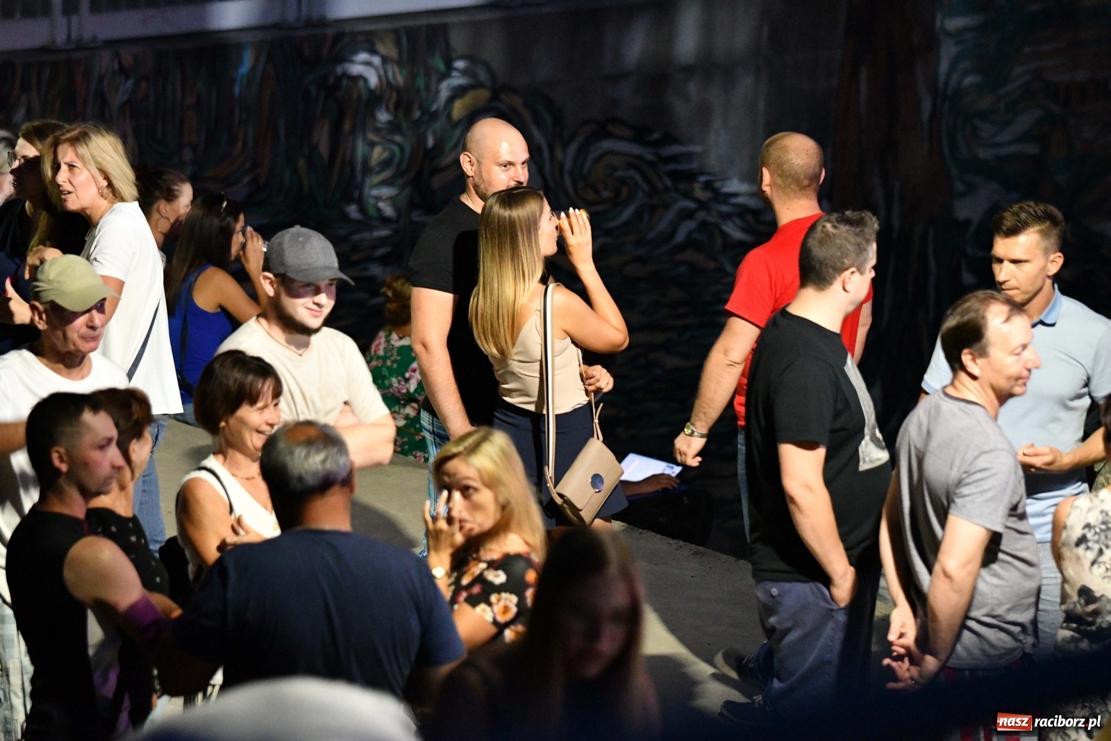 Zdjęcie w galerii na portalu naszraciborz.pl: Kubańskie rytmy rozbujały betonową przystań  wiadomości z regionu