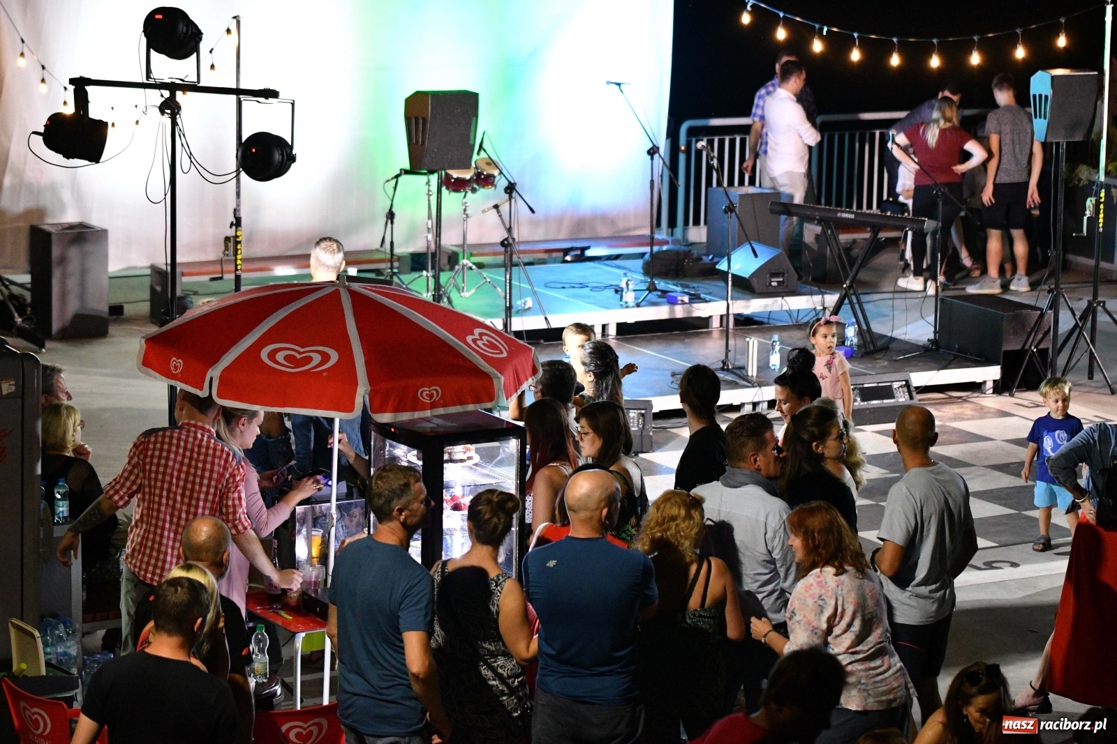 Zdjęcie w galerii na portalu naszraciborz.pl: Kubańskie rytmy rozbujały betonową przystań  wiadomości z regionu