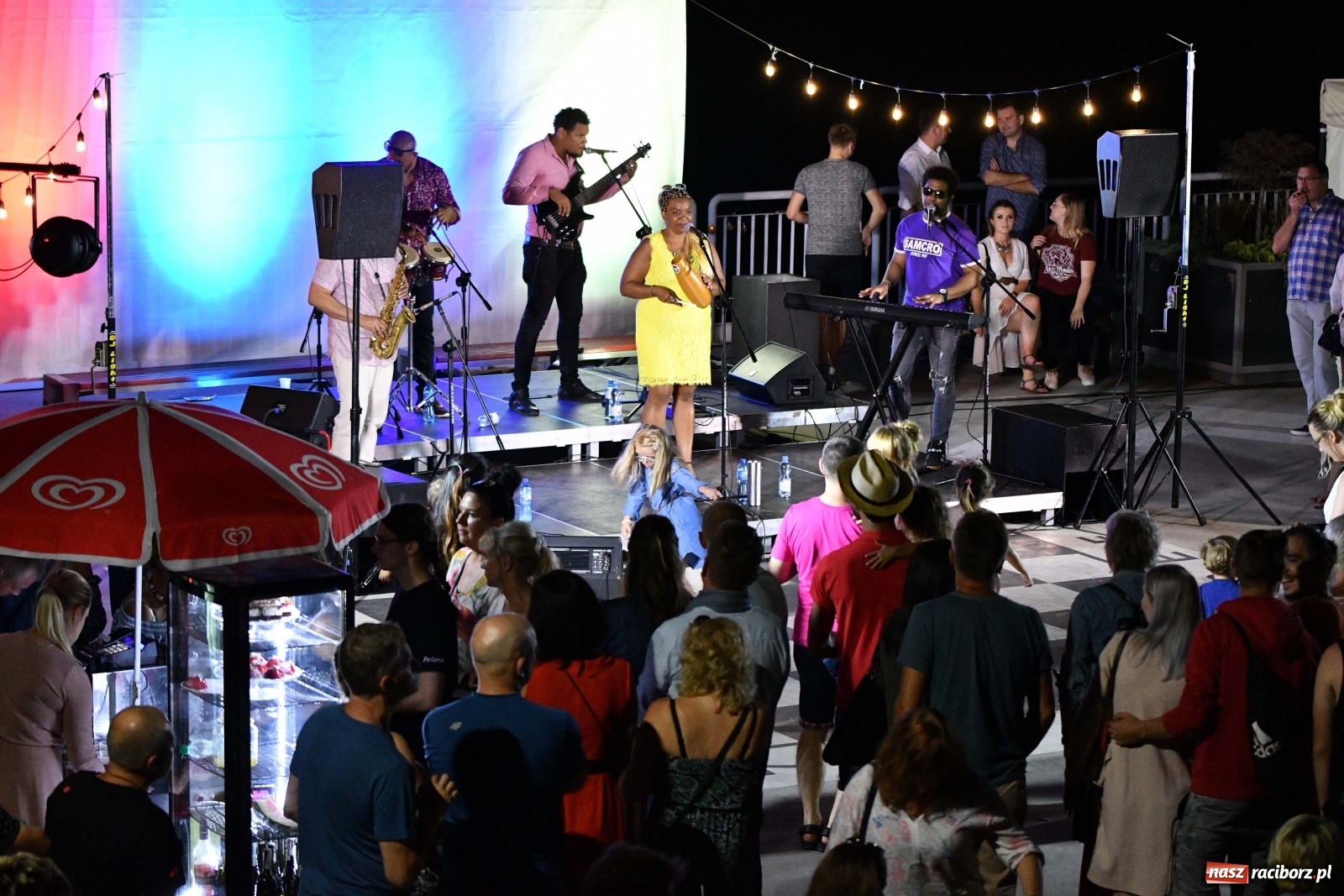 Zdjęcie w galerii na portalu naszraciborz.pl: Kubańskie rytmy rozbujały betonową przystań  wiadomości z regionu