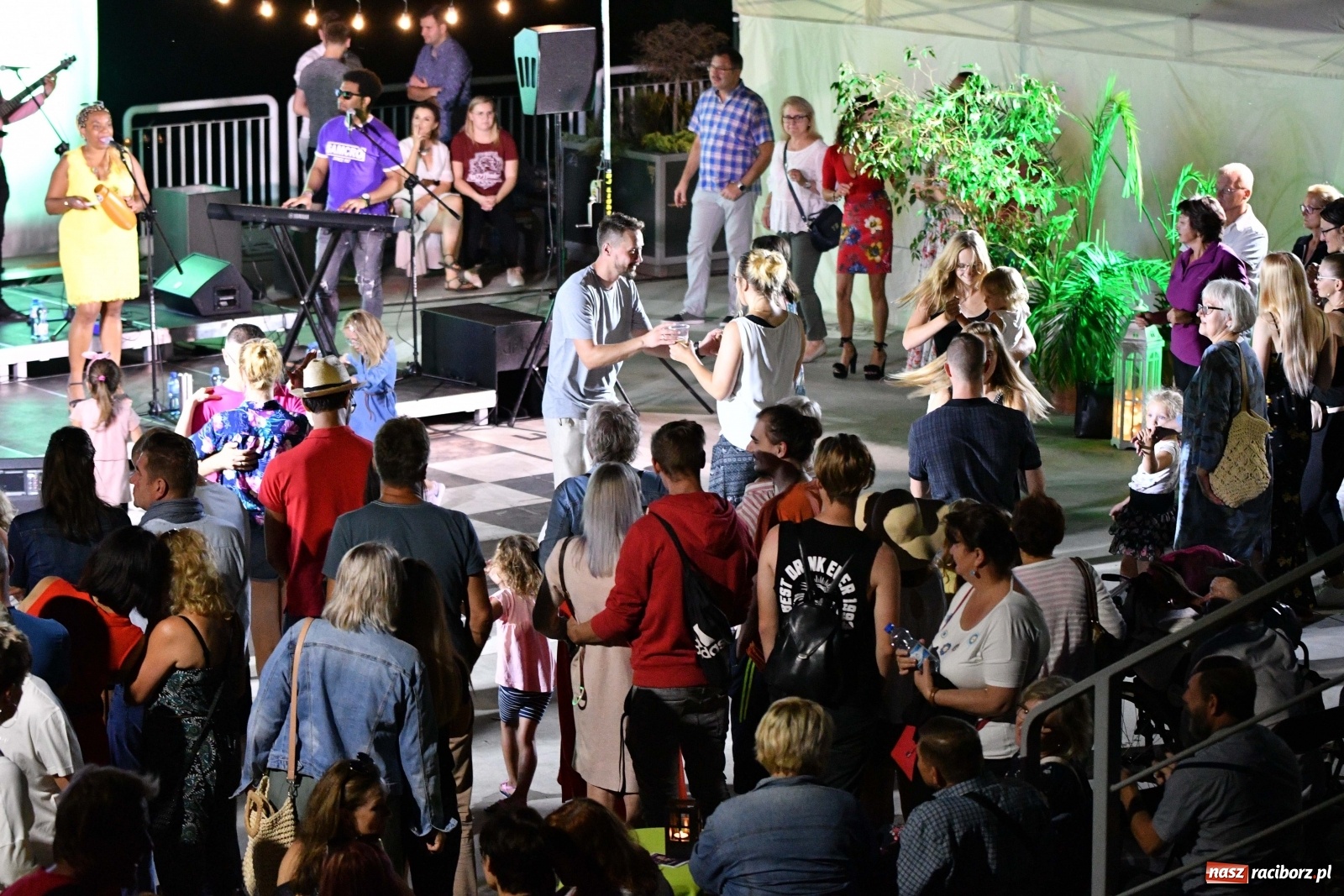 Zdjęcie w galerii na portalu naszraciborz.pl: Kubańskie rytmy rozbujały betonową przystań  wiadomości z regionu