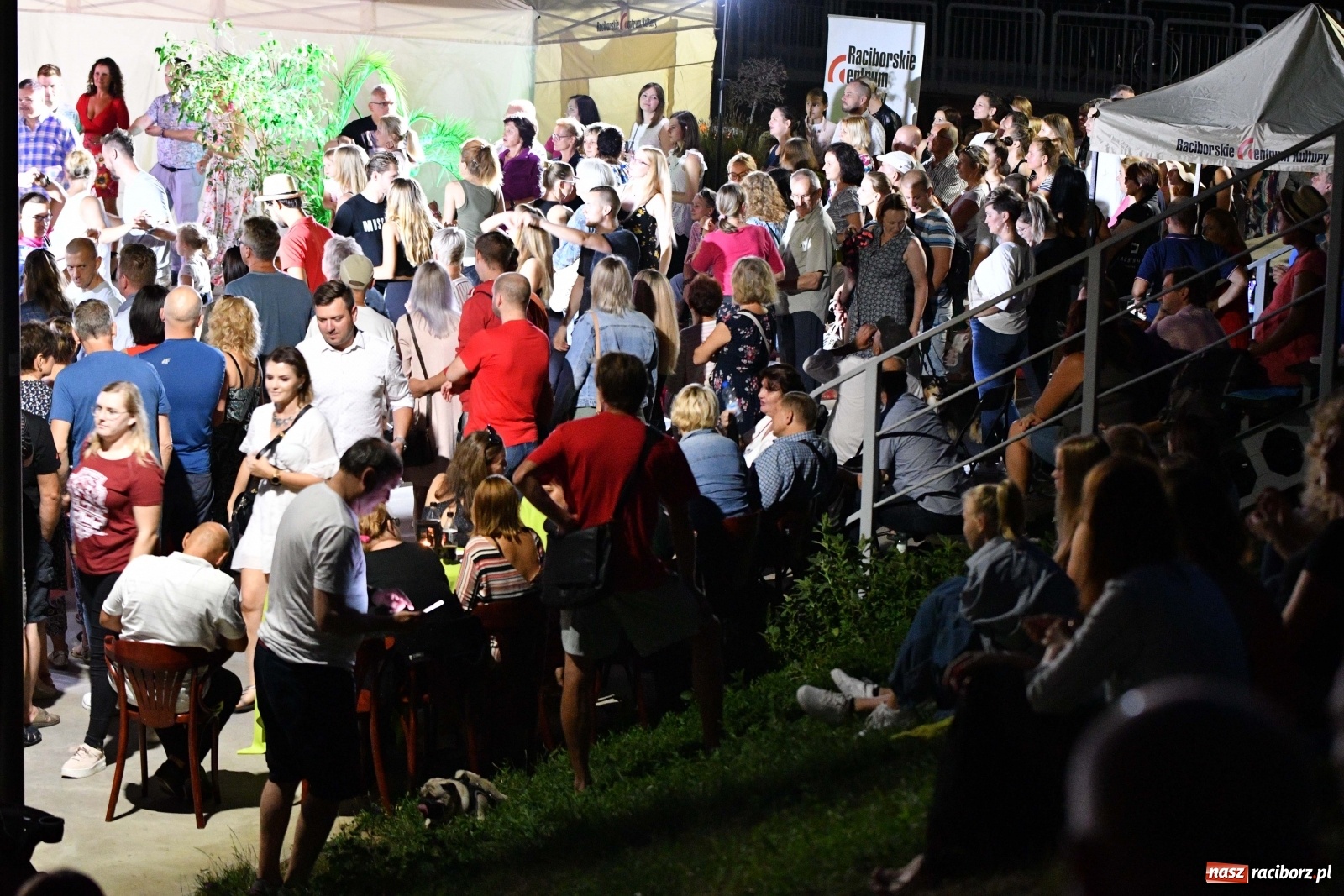 Zdjęcie w galerii na portalu naszraciborz.pl: Kubańskie rytmy rozbujały betonową przystań  wiadomości z regionu