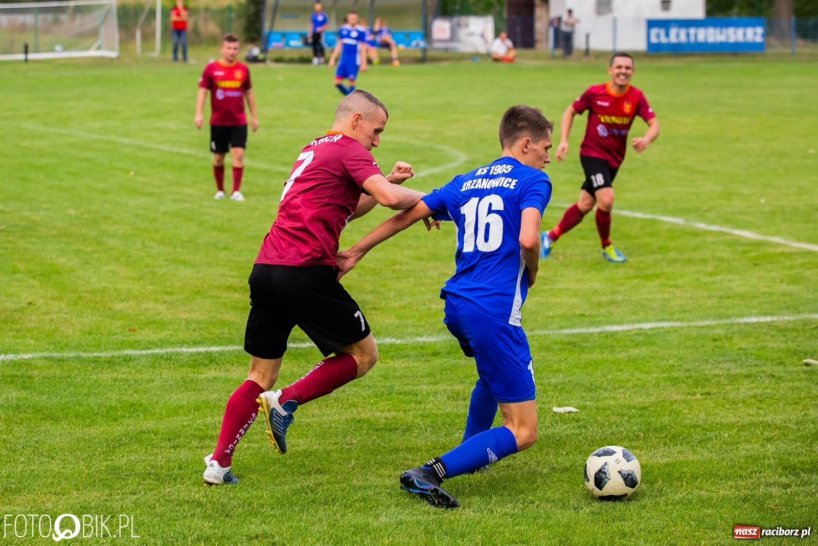 Zdjęcie w galerii na portalu naszraciborz.pl: Krzanowice zdobyły czernicki Zameczek [FOTO] wiadomości z regionu