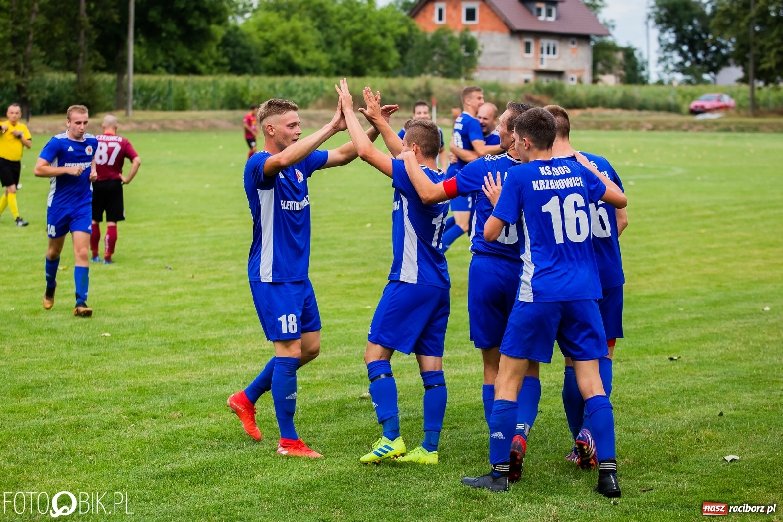 Zdjęcie w galerii na portalu naszraciborz.pl: Krzanowice zdobyły czernicki Zameczek [FOTO] wiadomości z regionu