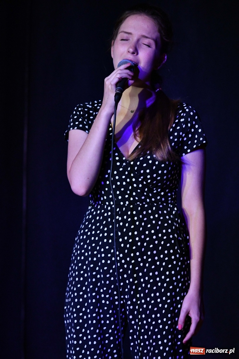 Zdjęcie w galerii na portalu naszraciborz.pl: Piosenki na zamku czar [FOTO i WIDEO]  wiadomości z regionu