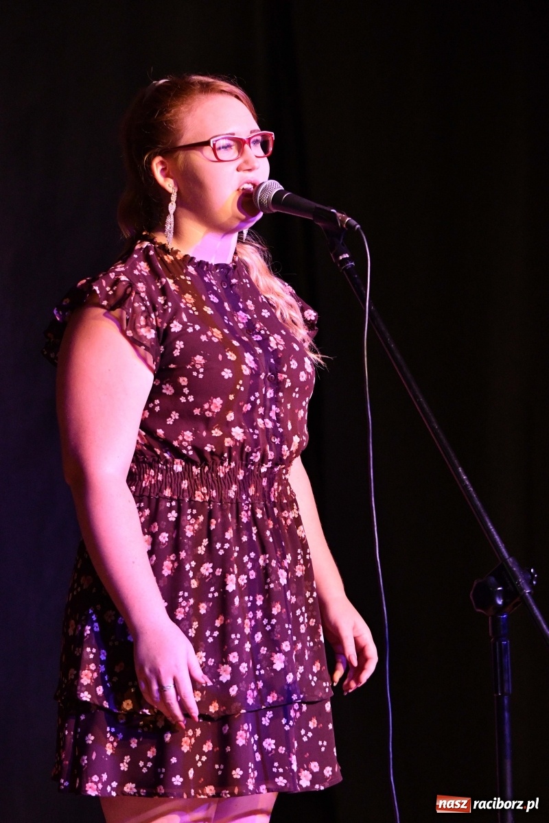 Zdjęcie w galerii na portalu naszraciborz.pl: Piosenki na zamku czar [FOTO i WIDEO]  wiadomości z regionu