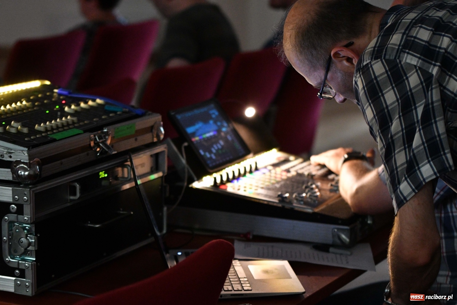 Zdjęcie w galerii na portalu naszraciborz.pl: Piosenki na zamku czar [FOTO i WIDEO]  wiadomości z regionu