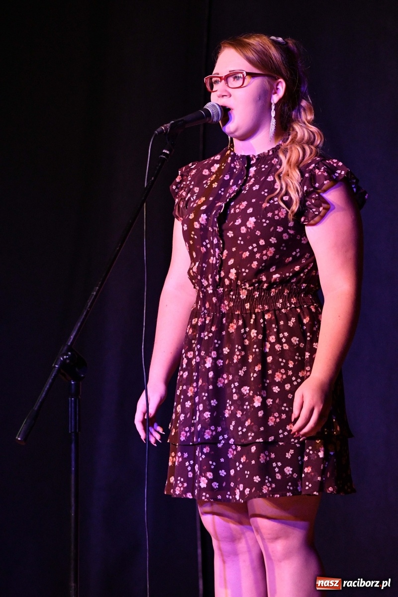 Zdjęcie w galerii na portalu naszraciborz.pl: Piosenki na zamku czar [FOTO i WIDEO]  wiadomości z regionu