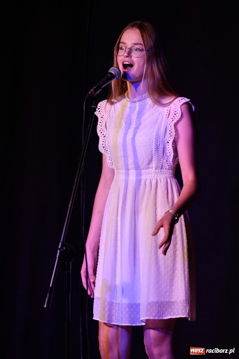 Zdjęcie w galerii na portalu naszraciborz.pl: Piosenki na zamku czar [FOTO i WIDEO]  wiadomości z regionu