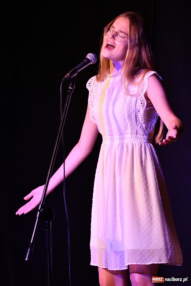 Zdjęcie w galerii na portalu naszraciborz.pl: Piosenki na zamku czar [FOTO i WIDEO]  wiadomości z regionu