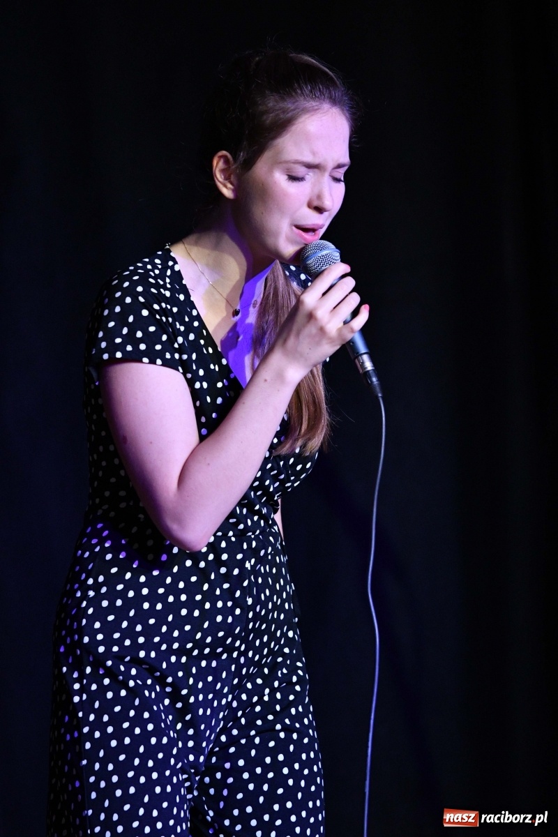 Zdjęcie w galerii na portalu naszraciborz.pl: Piosenki na zamku czar [FOTO i WIDEO]  wiadomości z regionu