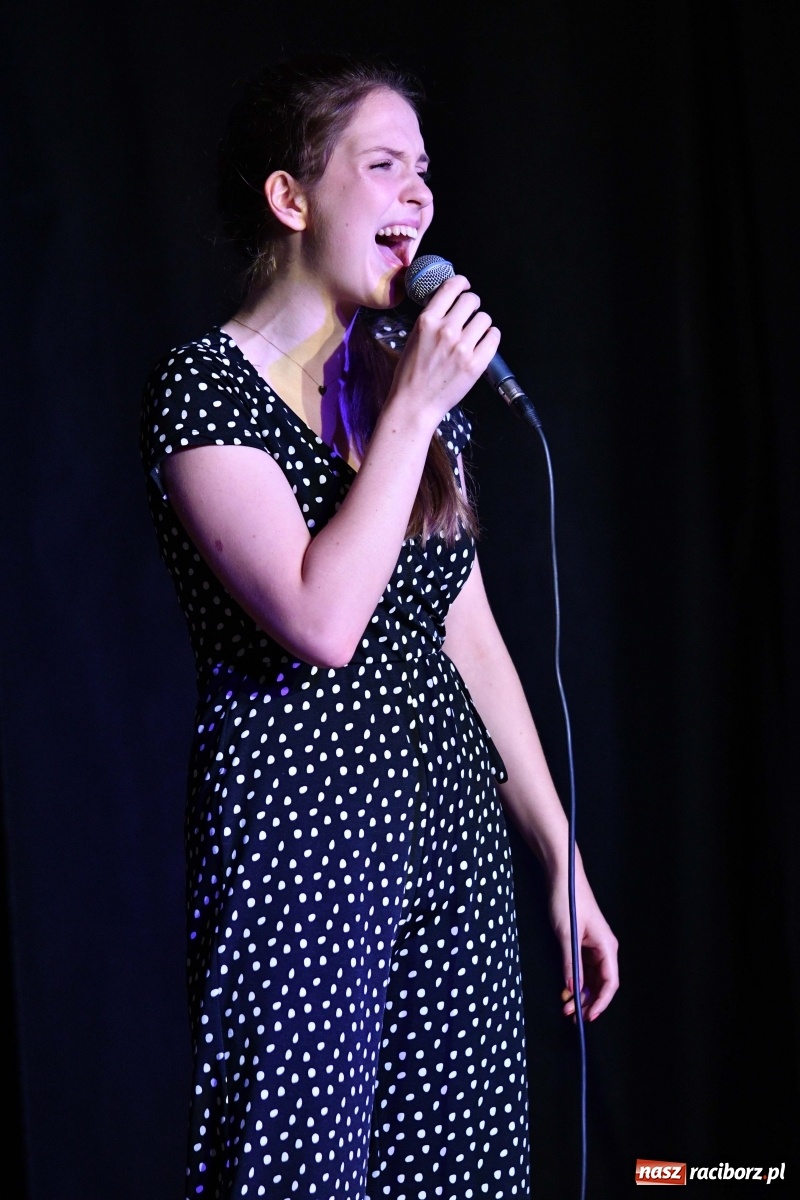 Zdjęcie w galerii na portalu naszraciborz.pl: Piosenki na zamku czar [FOTO i WIDEO]  wiadomości z regionu