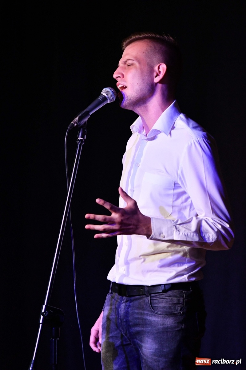 Zdjęcie w galerii na portalu naszraciborz.pl: Piosenki na zamku czar [FOTO i WIDEO]  wiadomości z regionu