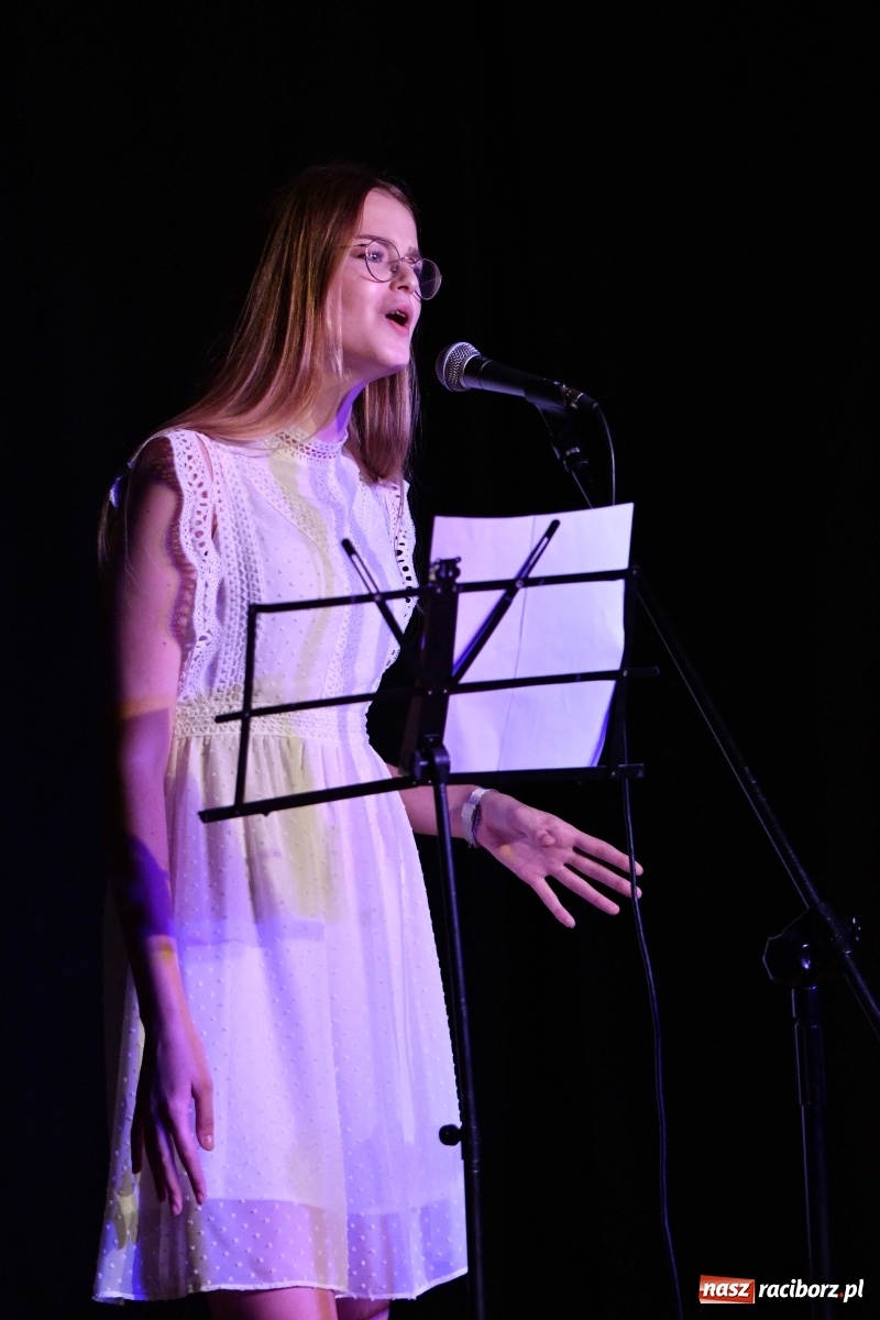 Zdjęcie w galerii na portalu naszraciborz.pl: Piosenki na zamku czar [FOTO i WIDEO]  wiadomości z regionu