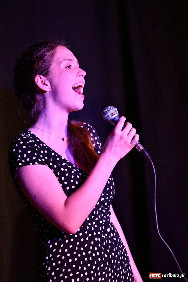 Zdjęcie w galerii na portalu naszraciborz.pl: Piosenki na zamku czar [FOTO i WIDEO]  wiadomości z regionu