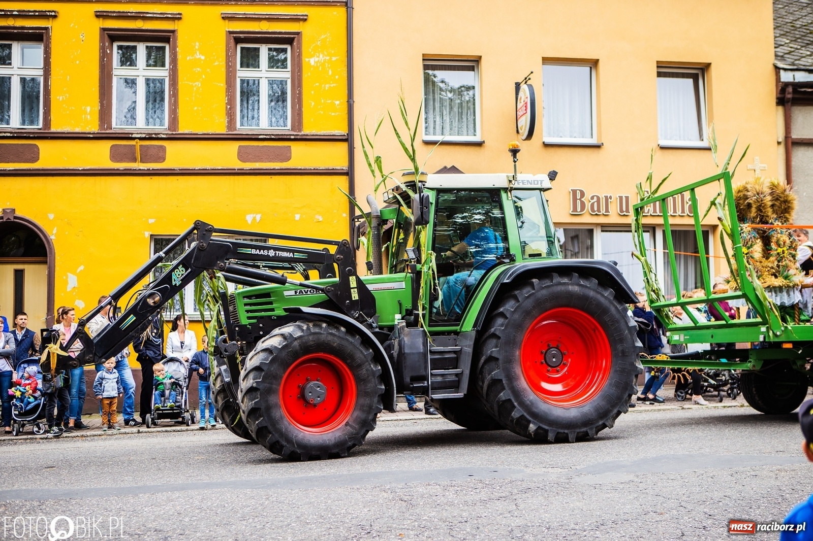 Zdjęcie w galerii na portalu naszraciborz.pl: Najnowsze i najdroższe ciągniki znajdziemy na podraciborskich wsiach [FOTO] wiadomości z regionu