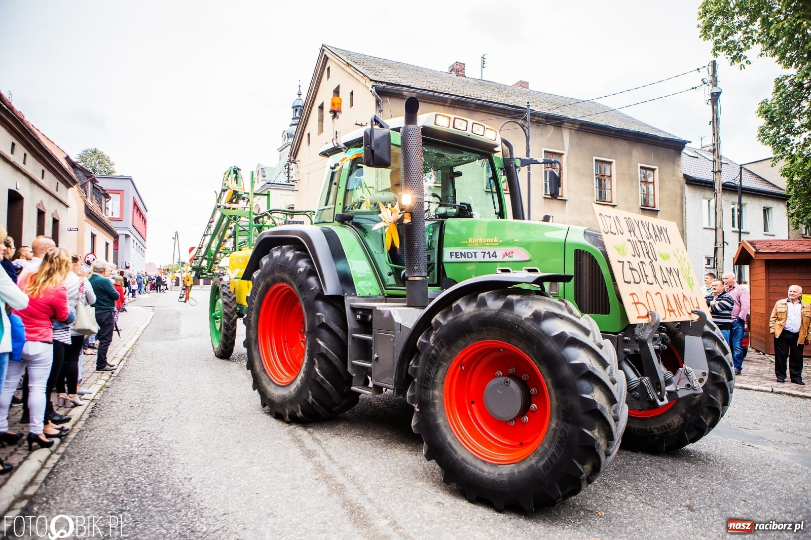 Zdjęcie w galerii na portalu naszraciborz.pl: Najnowsze i najdroższe ciągniki znajdziemy na podraciborskich wsiach [FOTO] wiadomości z regionu