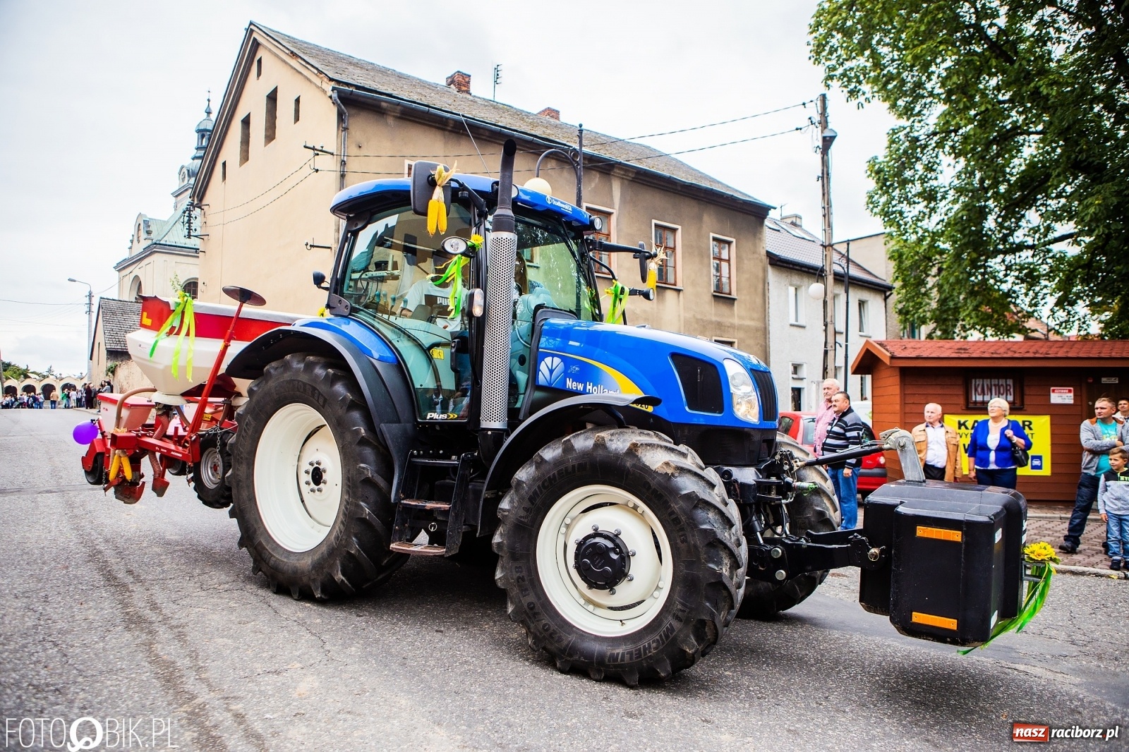 Zdjęcie w galerii na portalu naszraciborz.pl: Najnowsze i najdroższe ciągniki znajdziemy na podraciborskich wsiach [FOTO] wiadomości z regionu