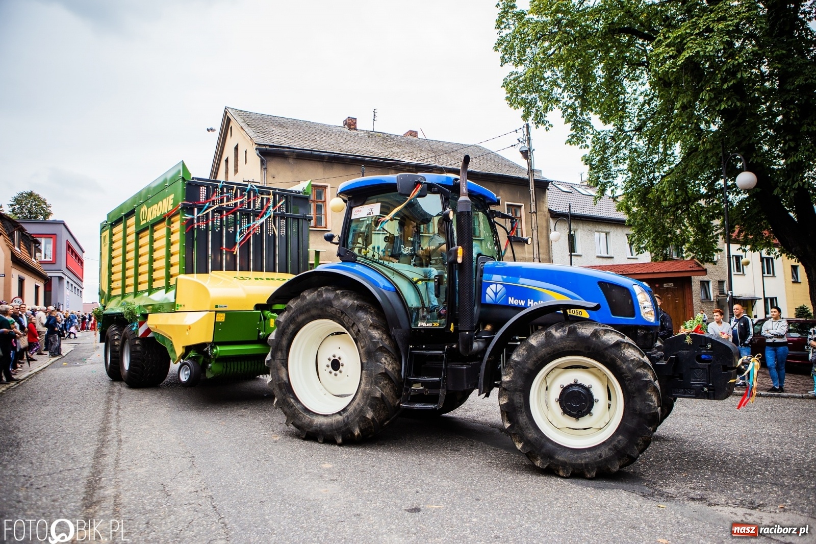 Zdjęcie w galerii na portalu naszraciborz.pl: Najnowsze i najdroższe ciągniki znajdziemy na podraciborskich wsiach [FOTO] wiadomości z regionu