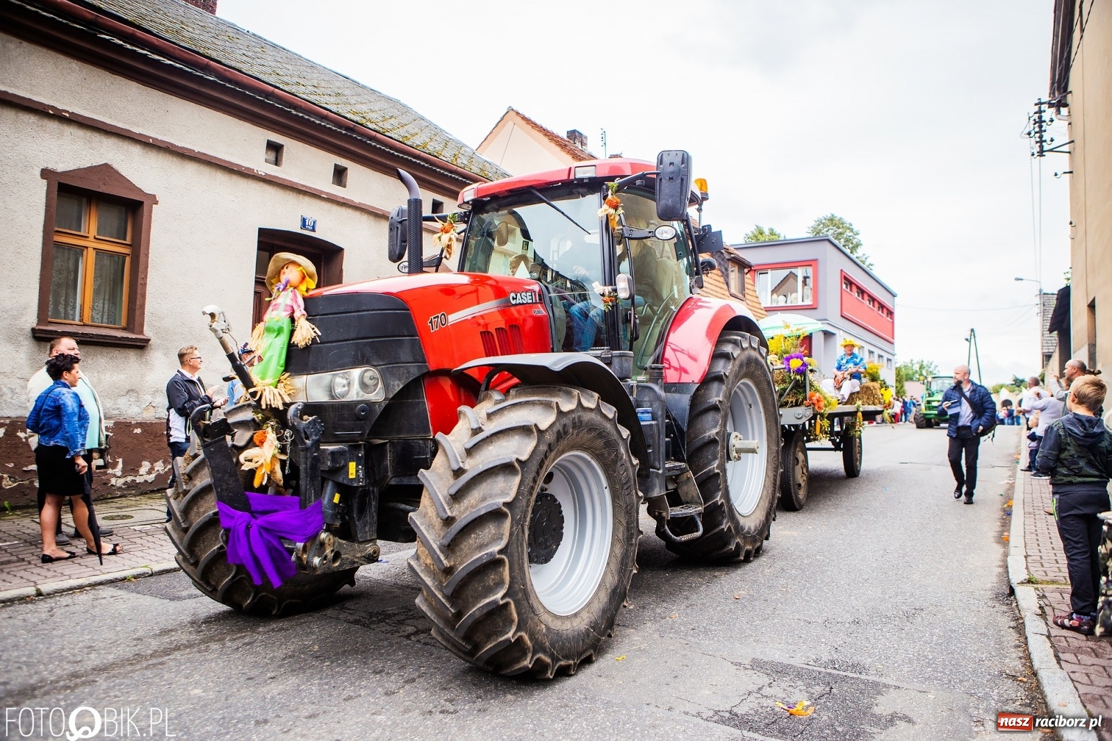 Zdjęcie w galerii na portalu naszraciborz.pl: Najnowsze i najdroższe ciągniki znajdziemy na podraciborskich wsiach [FOTO] wiadomości z regionu