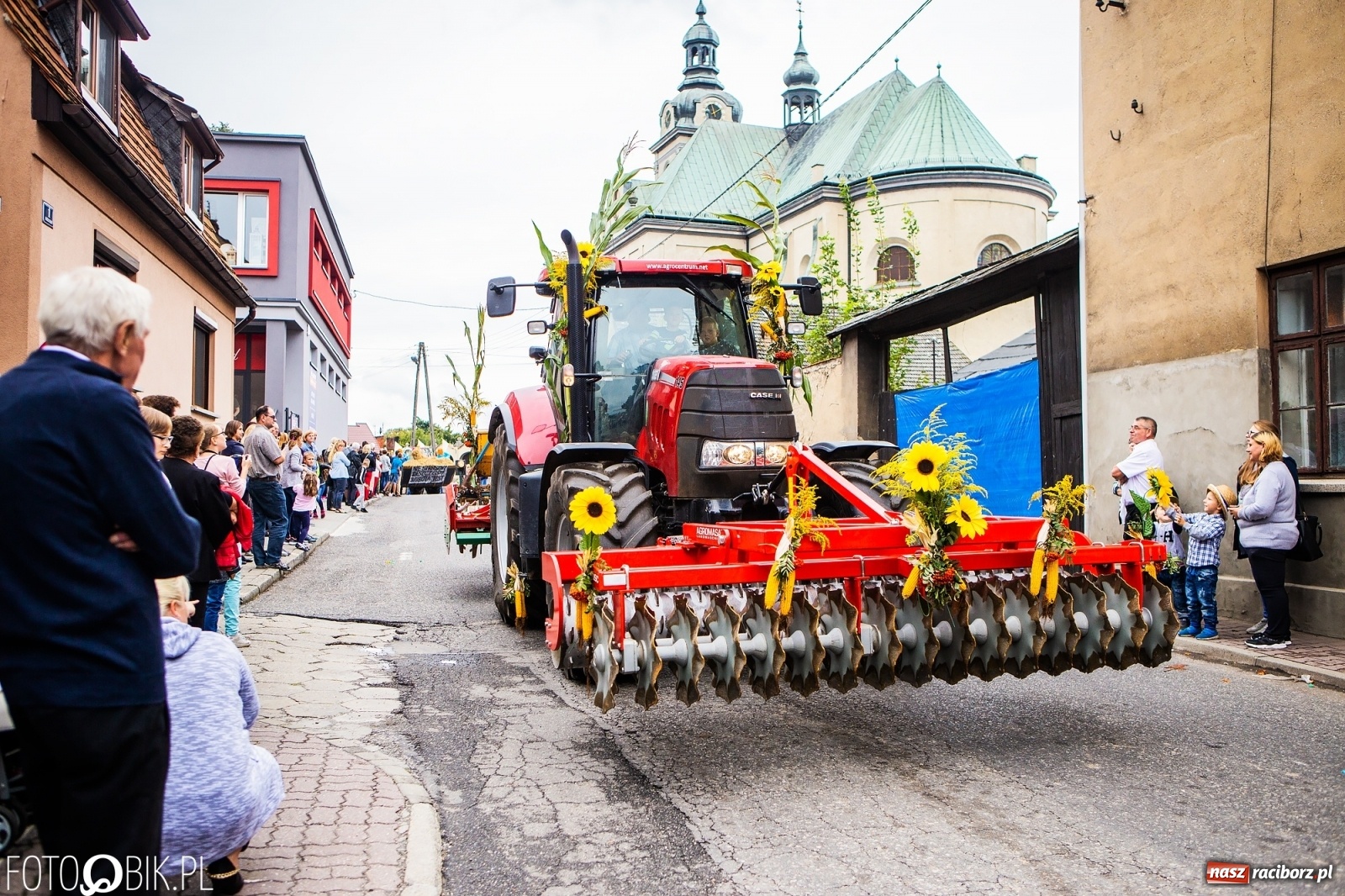 Zdjęcie w galerii na portalu naszraciborz.pl: Najnowsze i najdroższe ciągniki znajdziemy na podraciborskich wsiach [FOTO] wiadomości z regionu
