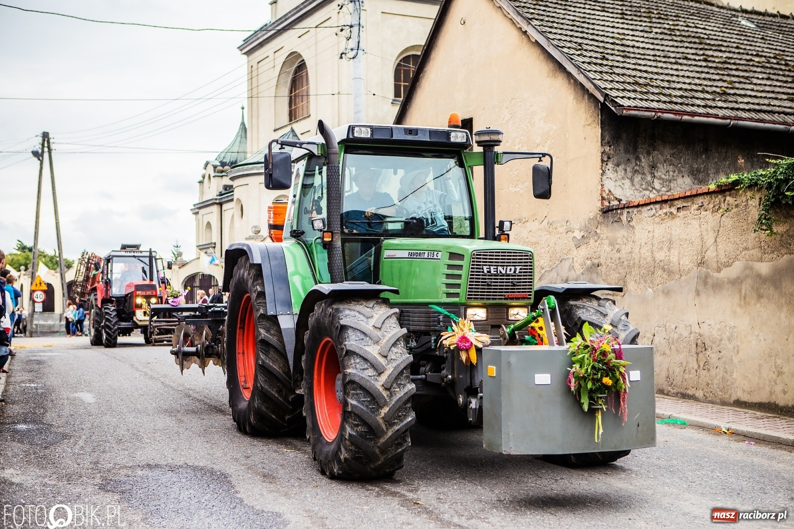 Zdjęcie w galerii na portalu naszraciborz.pl: Najnowsze i najdroższe ciągniki znajdziemy na podraciborskich wsiach [FOTO] wiadomości z regionu