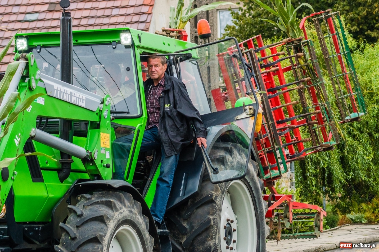Zdjęcie w galerii na portalu naszraciborz.pl: Najnowsze i najdroższe ciągniki znajdziemy na podraciborskich wsiach [FOTO] wiadomości z regionu