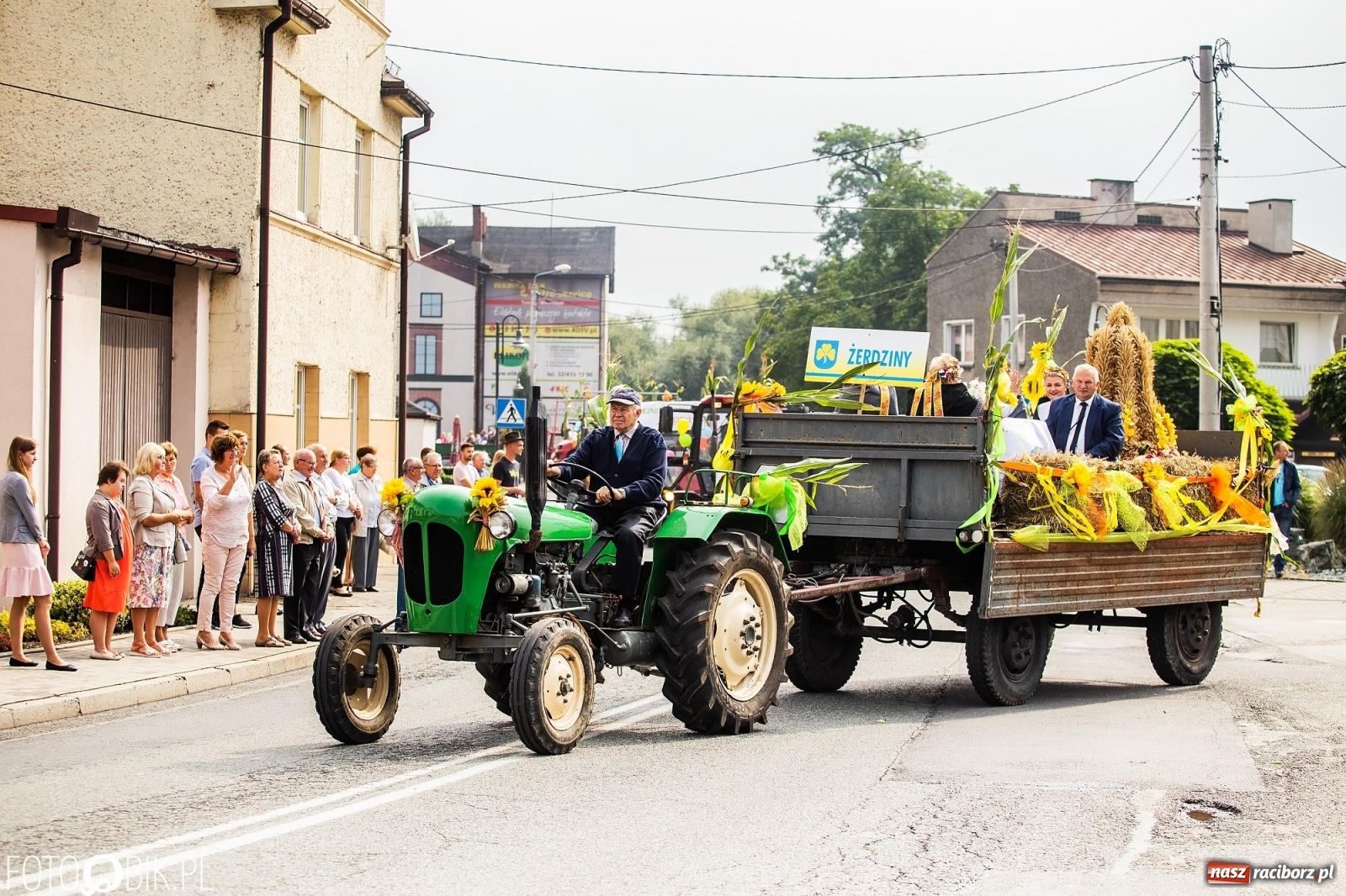 Zdjęcie w galerii na portalu naszraciborz.pl: Najnowsze i najdroższe ciągniki znajdziemy na podraciborskich wsiach [FOTO] wiadomości z regionu