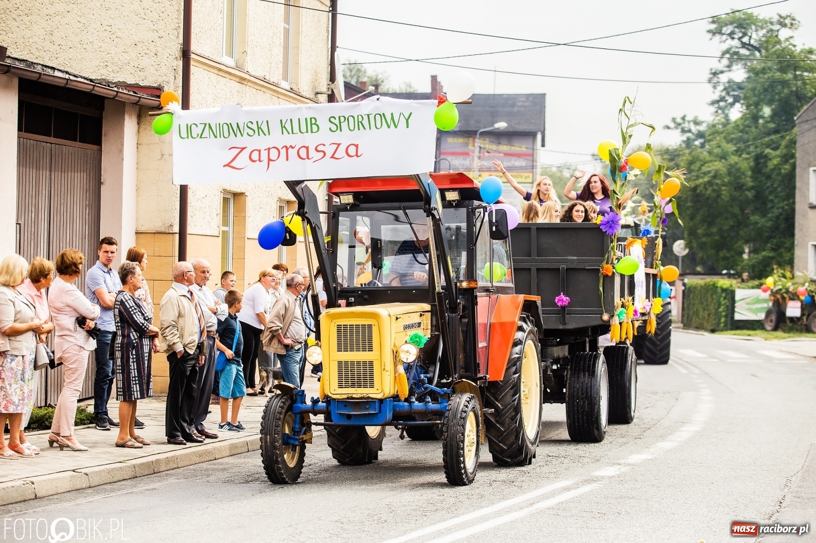 Zdjęcie w galerii na portalu naszraciborz.pl: Najnowsze i najdroższe ciągniki znajdziemy na podraciborskich wsiach [FOTO] wiadomości z regionu