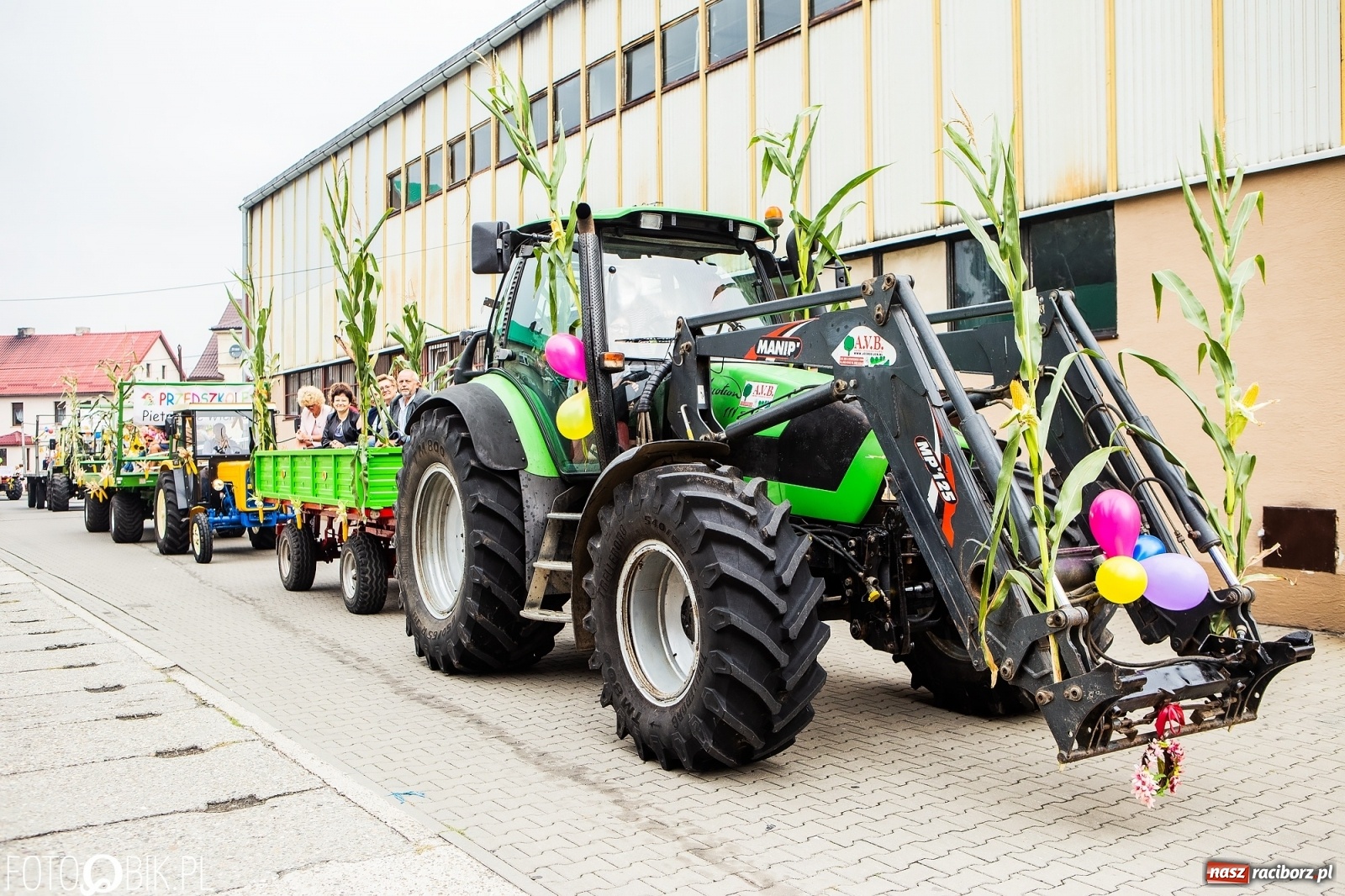 Zdjęcie w galerii na portalu naszraciborz.pl: Najnowsze i najdroższe ciągniki znajdziemy na podraciborskich wsiach [FOTO] wiadomości z regionu